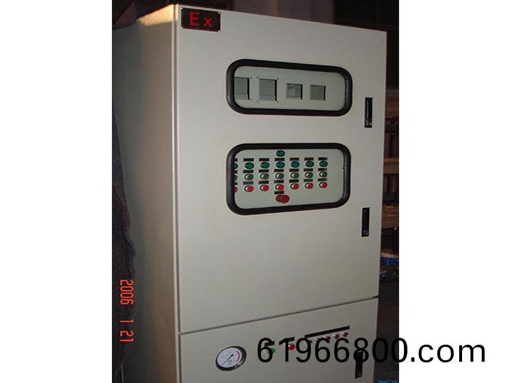 控製(zhi)櫃(gui)